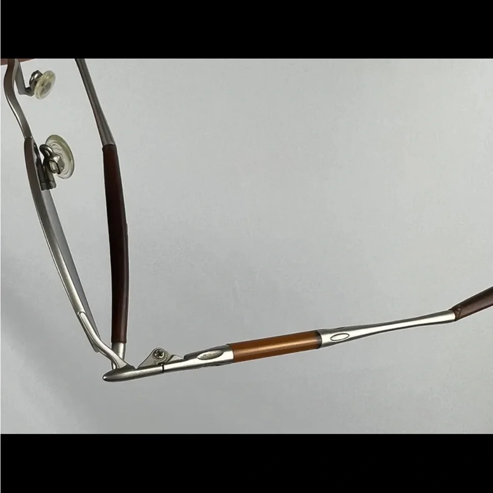 OAKLEY OO Michael Jordan E-Wire Blue Iridium/Matte Silver Gen 1 Round Sunglasses - Picture 4 of 10